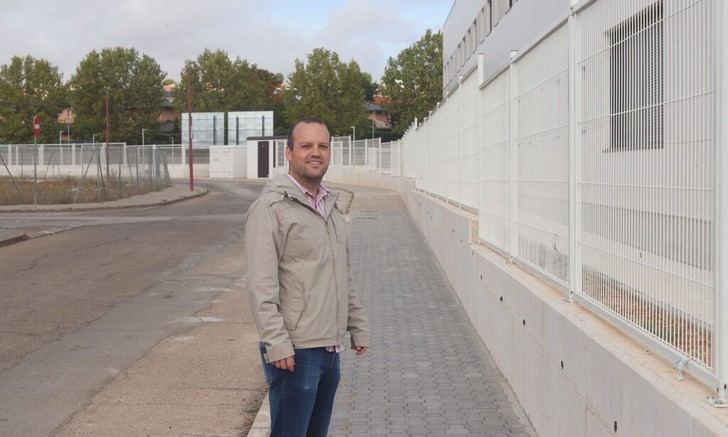 Finalizan las obras de la acera en la calle Miró cerca del nuevo Centro de Salud