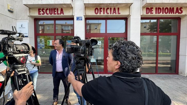 VOX CLM presenta una iniciativa conjunta para frenar los recortes socialistas en las Escuelas de Idiomas