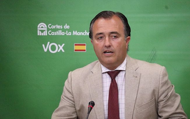 Vox estima que a CLM le costará 400 millones acoger a los menores migrantes: ¿De qué partidas presupuestarias saldrán?