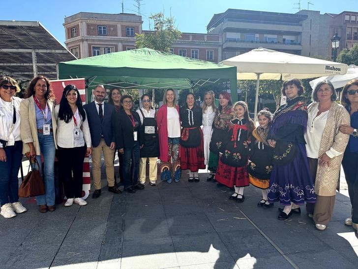 La Plaza del Jardinillo de Guadalajara se convierte en escaparate del talento y la tradición de la mano de mujeres rurales