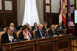 Román García: “El Presupuesto de Vega reduce la inversión, incluye 160 subvenciones a dedo y continúa financiando a la Junta de Page”