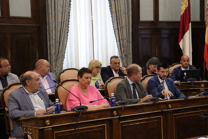 El PP pide a Pardo que rectifique porque nunca ha votado en contra del FIM, pero Vega dice que responderá en el próximo pleno