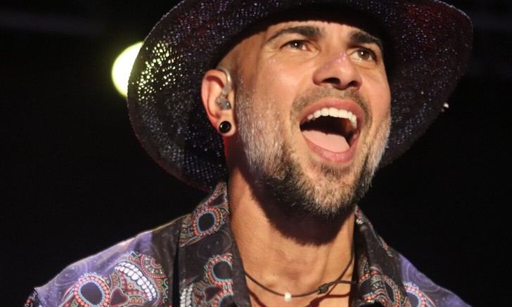 Efecto Pasillo llena de energía el primer gran concierto de las Fiestas 2025 en Cabanillas