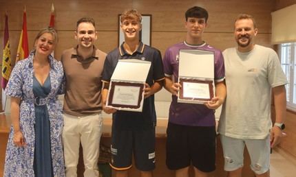 El alcalde de Cabanillas reconoce a los hermanos Calvo, promesas del balonmano español