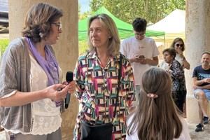 Las encajeras de bolillos llenan de color los jardines del Infantado