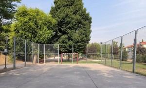 Renovación total de la pista deportiva en el parque entre El Mirador y El Soto