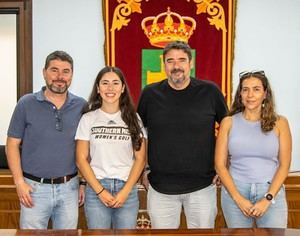 El Ayuntamiento de Marchamalo apoya a Elena Melich, primera golfista profesional de la provincia