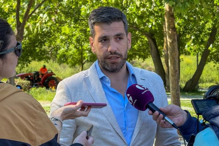 Guadalajara intensifica el desbroce de zonas verdes con más personal y maquinaria