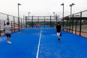 Guadalajara moderniza el césped de 9 pistas de pádel con tecnología avanzada