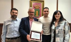 El Ayuntamiento de Cabanillas homenajea a Juan Antonio Fariñas por su carrera en seguros