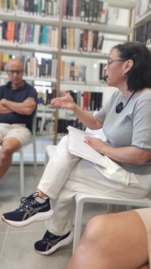 El Club de Lectura de Quer inicia con éxito su primera sesión y doce participantes