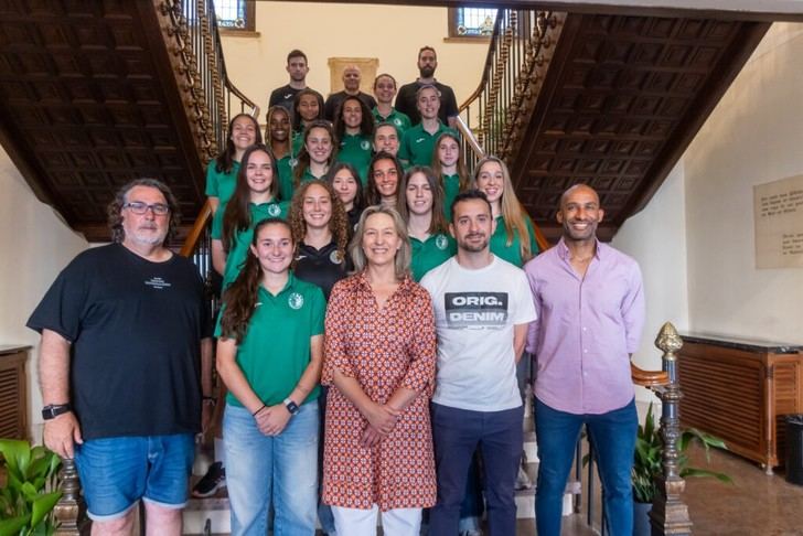 El Dínamo Guadalajara festeja su ascenso en el Ayuntamiento