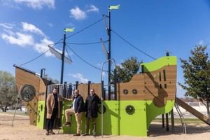 Inauguran nueva zona de juegos en el Parque de la Sanchica con barco pirata y columpios inclusivos