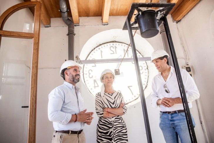 El reloj del Ayuntamiento de Guadalajara reanuda su funcionamiento tras la restauración de su campanario