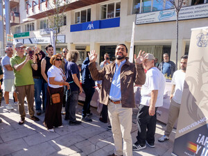 Guadalajara triplica los avales que exige la ley y recibe a Alvise Pérez en una Plaza de Santo Domingo desbordada