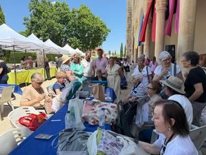 Guadalajara teje tradición y convivencia en el XIX Encuentro de Encajeras de Bolillos en el Palacio del Infantado