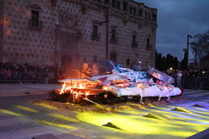 Guadalajara despide el Carnaval 2026 con un multitudinario Entierro de la Sardina que fue quemada junto al Palacio del Infantado