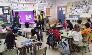 Cabanillas educa a escolares en seguridad vial y uso de patinetes eléctricos