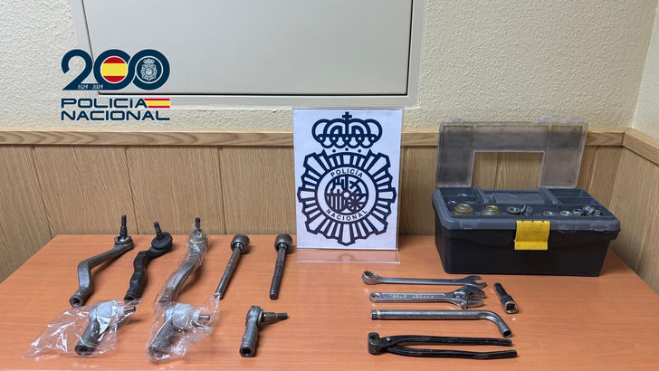 La Policía Nacional detiene a dos falsos mecánicos que intentaron estafar a un conductor de 78 años en Guadalajara