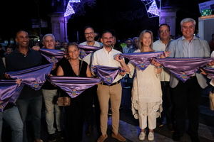 En marcha las atracciones de Ferias con el encendido de luces por parte de la alcaldesa de Guadalajara y puesta del pañuelo morado