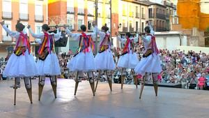 Medio millar de personas vibran con la fuerza y la belleza del III Festival Nacional de Folclore de Guadalajara