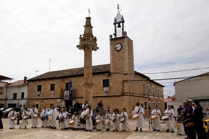 Devoción, tradición y tambor, en la Tamborrada de Fuentenovilla