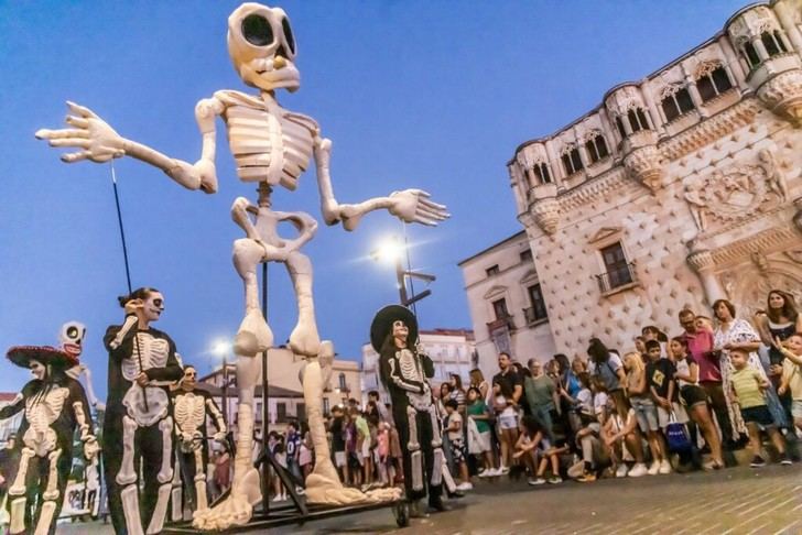 Guadalajara brilla con el Gran Desfile de Carrozas 'El Musical de los Musicales'