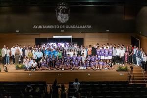 La alcaldesa arropa al BM Guadalajara en la gala de presentación de la temporada 2026-2027