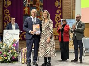 Presentan libro que celebra 35 años de la Tertulia del Cocido Taurino 