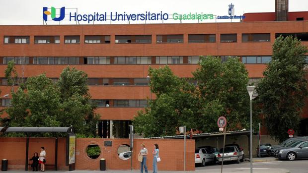 Trasladado al hospital un trabajador atropellado por maquinaria en Guadalajara