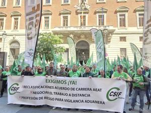 Delegados de la AEAT de toda España se movilizan por la mejora de sus condiciones laborales: concentración frente a Hacienda y huelga durante la campaña de Renta