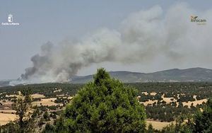 Vecinos de catorce municipios afectados por el incendio de La Mierla ya pueden volver a sus casas
