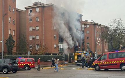 Extinguido el incendio en un bloque de viviendas de Toledo que ha causado al menos 8 personas hospitalizadas