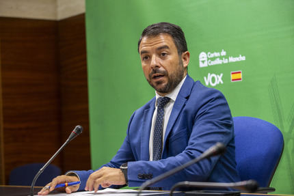 VOX denuncia que Page gasta 34.000 euros en el eclipse mientras la sanidad colapsa y la Junta sobresalta a la población con una alerta masiva
