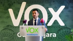 VOX sentencia el fin del ciclo socialista: este ha sido el último verano de García-Page como presidente de la Junta