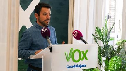 VOX denuncia que el SESCAM contrata médicos extracomunitarios sin títulos homologados