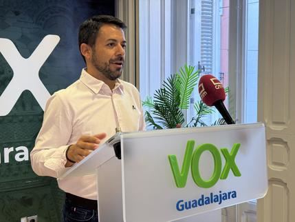 VOX destapa que el SESCAM emitió 51.992 tarjetas sanitarias a inmigrantes indocumentados
