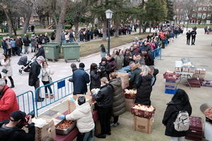 Guadalajara celebra su Jueves Lardero con sabor tradicional y 2.200 raciones de chorizo repartidas en la Concordia