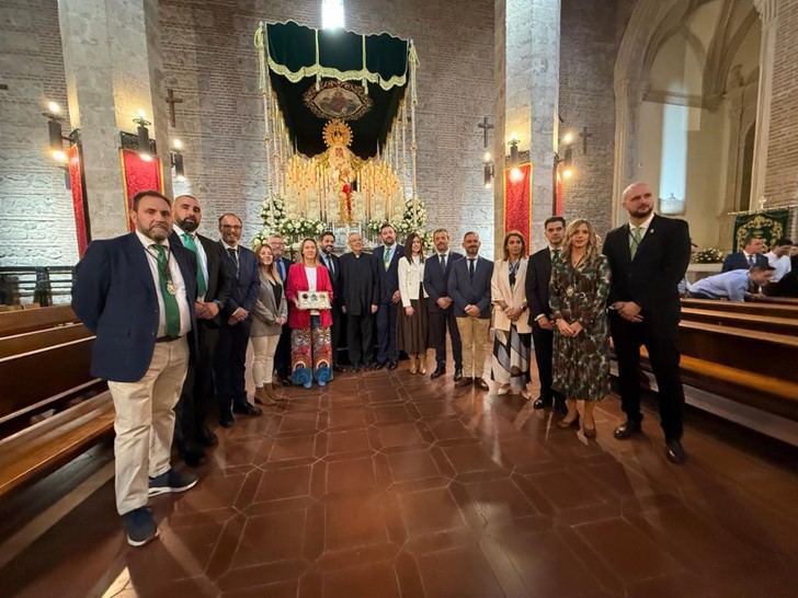 Ana Guarinos asiste a la misa por el 75 aniversario de la Hermandad de la Esperanza Macarena