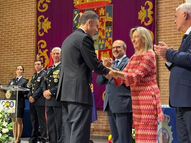 La alcaldesa de Guadalajara rinde homenaje a la Policía Nacional en su festividad