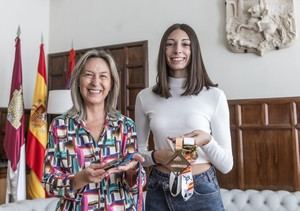 La alcaldesa de Guadalajara homenajea a Lena Moreno por su oro en taekwondo