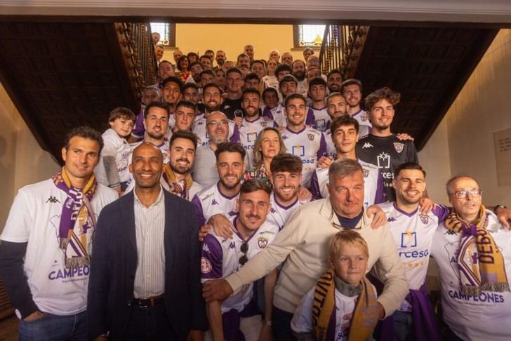 Guadalajara celebra el ascenso del Deportivo con una gran fiesta en la Plaza Mayor