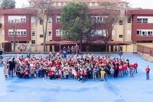 La alcaldesa de Guadalajara celebra mejoras en el colegio Balcón del Tajo durante el Festival de Navidad