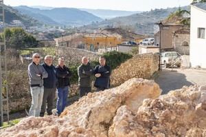 Urgente: La Diputación restaura el acceso en la calle Hocino de Pastrana tras desprendimiento de rocas