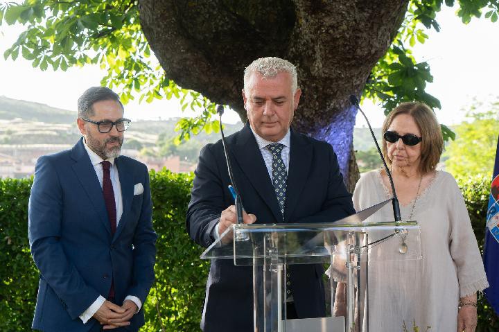 Diputación y Ayuntamiento de Brihuega firman convenio para adquirir Casa de los Gramáticos