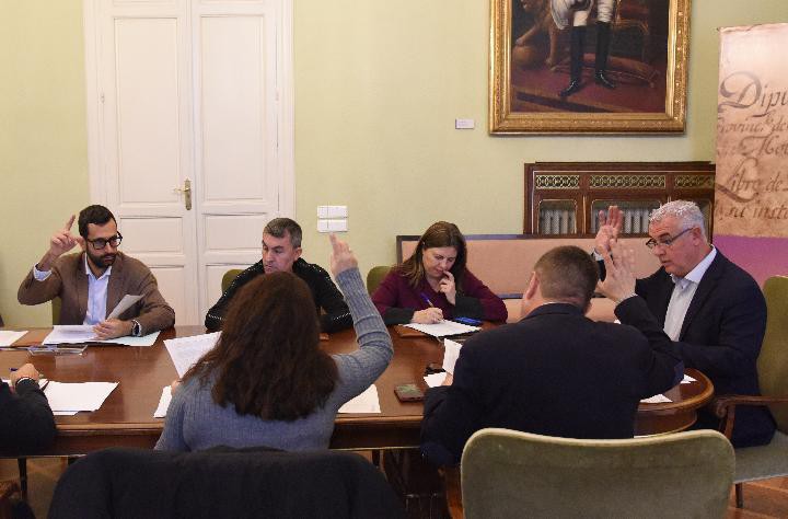 Diputación destina 400.000 € a ganaderos para collares de protección contra lobos