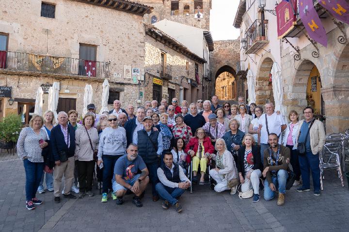 Más de cien mujeres y mayores disfrutan de rutas turísticas en Guadalajara