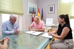 Diputación de Guadalajara renueva cesión de 800 piezas culturales y nombra a Alonso director honorífico