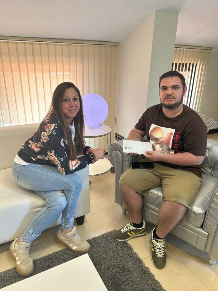 La Feria de Abril financia el proyecto inclusivo de Javi, el vigilante del parque