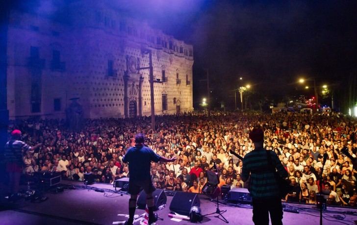 Gran éxito del concierto 'Locos por la Música' en Guadalajara antes de la festividad patronal